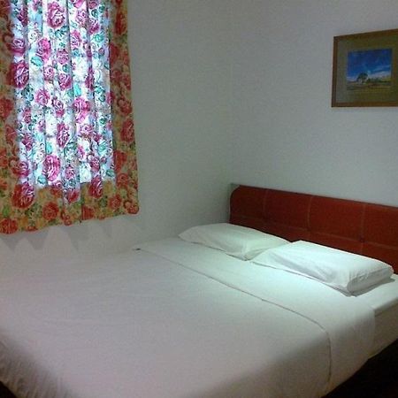 Rose Cottage Hotel Taman Nusa Cemerlang Gelang Patah Exterior photo