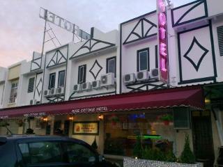 Rose Cottage Hotel Taman Nusa Cemerlang Gelang Patah Exterior photo